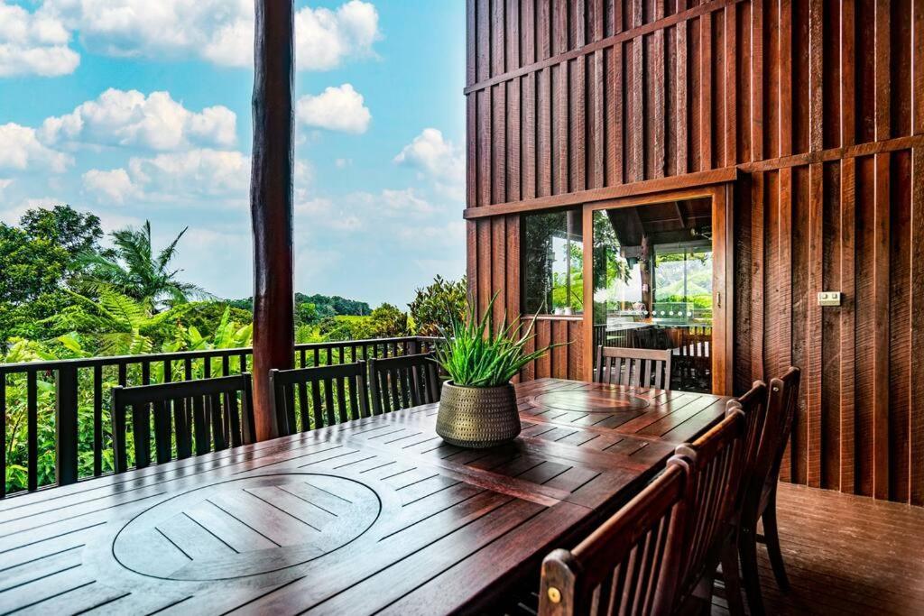 Treetops Sanctuary - Luxury Treehouse Pole Home Jaggan Buitenkant foto